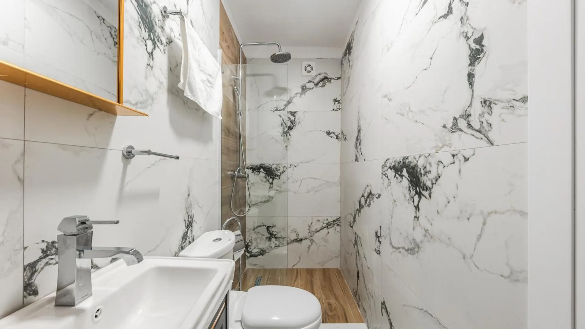 Apartment Lucas Central Stylish Studio Tirana